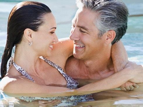 Con gái 16 thế thân mẹ yêu ông lão U70: Nghi án bùa yêu?