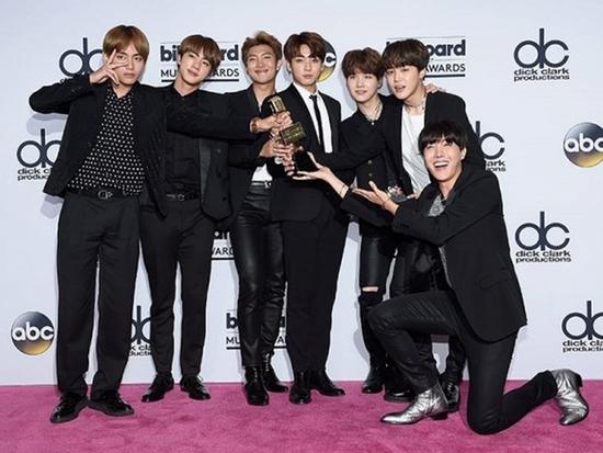 BTS năm thứ 2 được đề cử Billboard Music Awards, đối đầu Justin Bieber