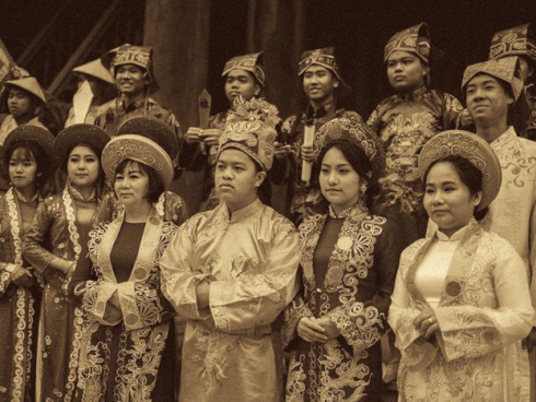 Đã là 'dân trường chuyên' thì ảnh kỷ yếu phải chất, tái hiện rõ 4 giai đoạn lịch sử chỉ trong 2 ngày