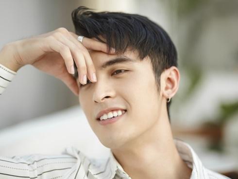 Nhìn lại dàn mỹ nam Yêu em từ cái nhìn đầu tiên: Nam chính loay hoay, nam phụ sáng nhờ đồng tính-13