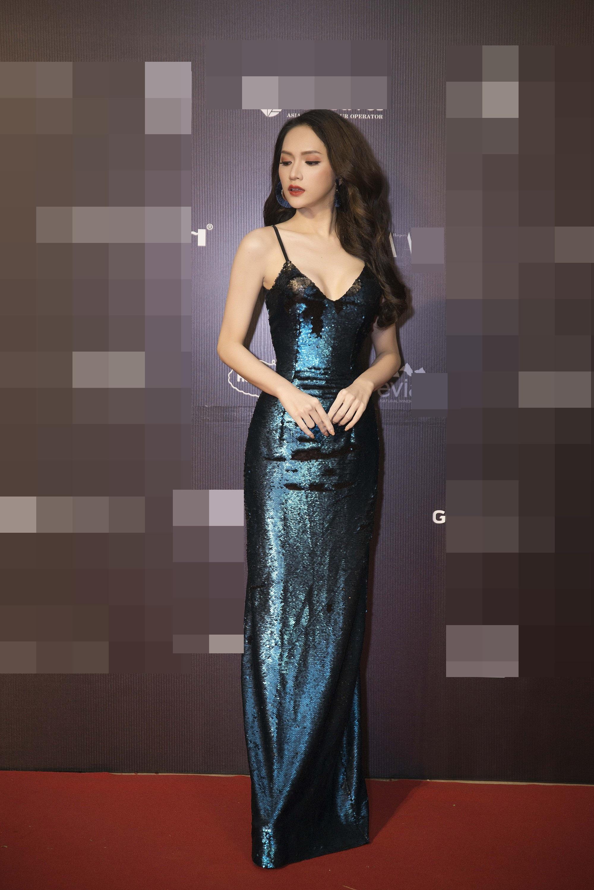 Hương Giang catwalk đỉnh cao thì khỏi phải bàn, điều khán giả chú ý là đôi giày cao bao nhiêu cm mà khủng khiếp thế kia?-7