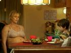 Charlize Theron ăn vào 2h sáng, tăng 22 kg để làm bà mẹ sồ sề, xấu xí