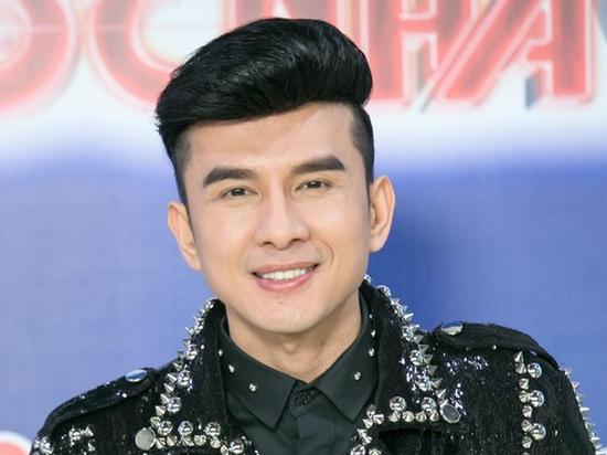 Ở tuổi 42, Đan Trường để tóc undercut nhảy bốc lửa hát 'Tình đơn phương'