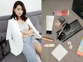 Bất ngờ 'khám túi' Quỳnh Chi - MC sành điệu và sexy bậc nhất trong dàn mỹ nữ nhà đài Bất ngờ 'khám túi' Quỳnh Chi - MC sành điệu và sexy bậc nhất trong dàn mỹ nữ nhà đài