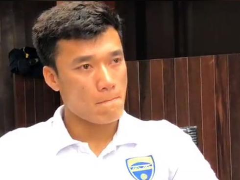 Bùi Tiến Dũng khóc nghẹn khi nhắc tới những bình luận ác ý sau cú đột phá trở thành vedette trên sàn catwalk