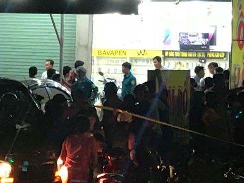 Vợ con tử vong, chồng thoi thóp trong tiệm cầm đồ