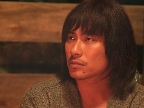 Cú lật mặt ngoạn mục của 'chàng khuyết' Kiều Minh Tuấn