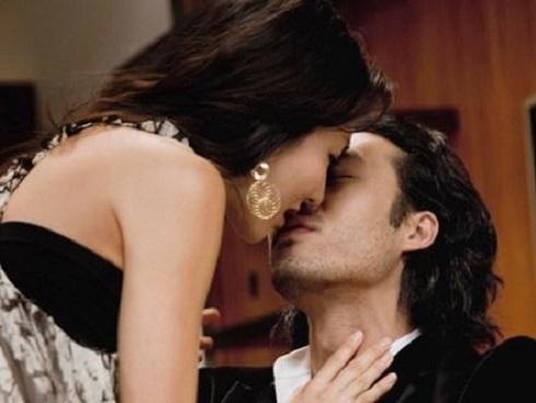 Những tưởng ra ngoài kiếm được thằng chống gậy, ai ngờ bị gái trẻ lừa nuôi con “tu hú”