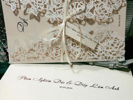 Hé lộ thiệp cưới của Diệp Lâm Anh và bạn trai thiếu gia