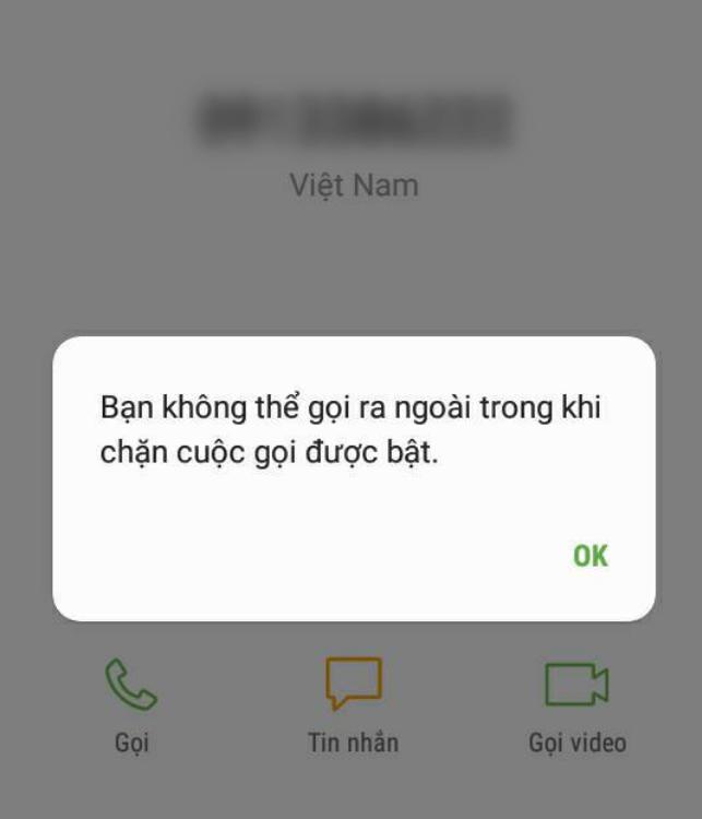 Thế nhưng ngày 25/4, một chủ thuê bao Vinaphone phản ánh tới báo chí việc sim của anh bị khóa 1 chiều dù anh đã tới đại lý khai báo đầy đủ thông tin vào ngày 10/4. Sau khi liên hệ với Vinaphone, quản lý mạng cho hay đã gửi lời xin lỗi và mở khóa lại sim của chủ nhân. Đồng thời, vị đại diện này cho biết sim bị khóa là do sơ suất của nhân viên.