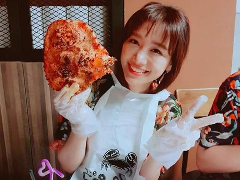 Tin sao Việt: Hari Won thông báo bữa ăn cuối cùng trước khi giảm cân