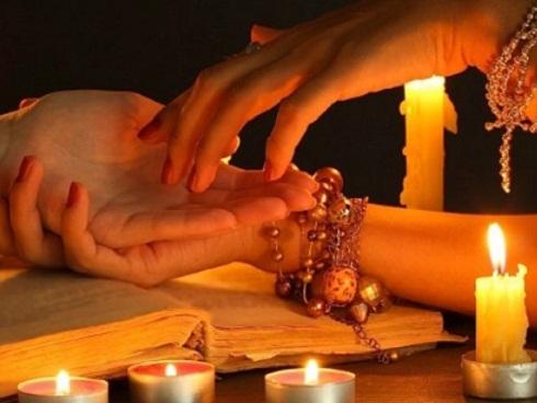 Phản ứng của 12 cung hoàng đạo khi tiếp xúc với mê tín dị đoan