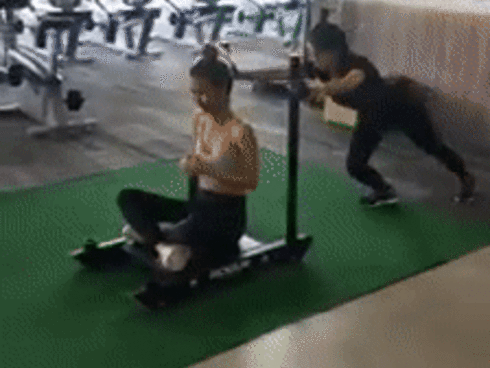 Hot girl - hot boy Việt: Salim 'cong mông' cùng Quỳnh Anh Shyn tập luyện giữ sắc vóc