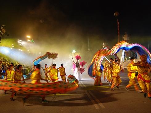 Lễ diễu hành rực rỡ sắc màu tại Carnaval Hạ Long 2018