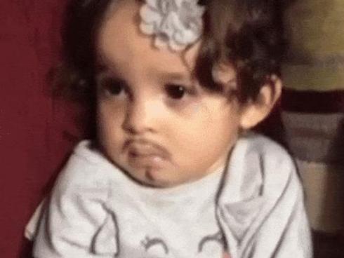 Lũ trẻ ngơ ngác khi bị các bà mẹ cố tình trêu chọc