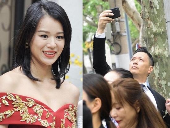 Hồ Hạnh Nhi xuất hiện lộng lẫy, ông xã 'bon chen' giữa đám đông chỉ vì muốn chụp ảnh vợ