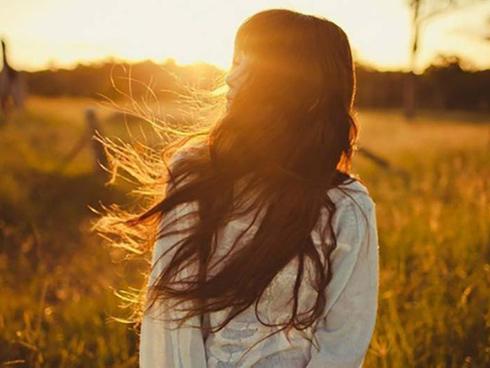 Yêu thầm không dám ngỏ, đớn đau khi vừa gặp mặt anh lại phải lòng em gái mình