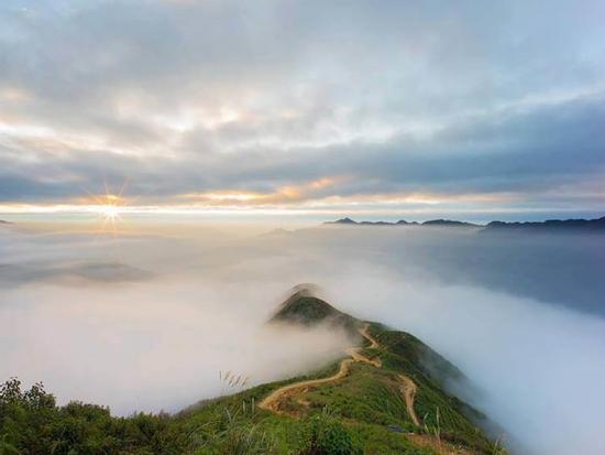 Săn mây Tà Xùa ngỡ như lạc vào chốn 'thiên đường'