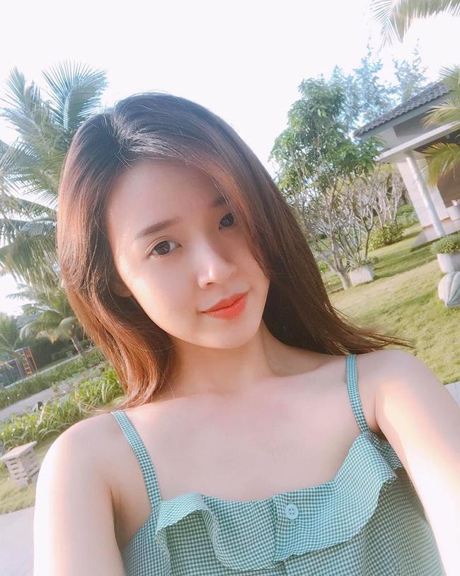 Midu tên thật Đặng Thị Mỹ Dung (SN 1989), là một hot girl nổi tiếng trong giới trẻ Việt với vẻ đẹp ngọt ngào, trong sáng. Bên cạnh đó, cô nàng cũng từng thu hút sự chú ý khi từng là bạn gái của chàng thiếu gia Phan Thành.