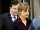 Mỹ nữ 'Smallville' bơ phờ khi hầu tòa với ông trùm tà giáo tình dục