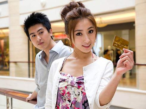 Ngán ngẩm yêu phải cô nàng đào mỏ, mỗi lần gặp mặt đòi mua quà cho cả họ