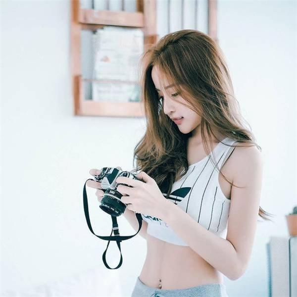 Dù ở góc chụp nào, Thanyarat Charoenpornkittada vẫn luôn hiện lên vô cùng xinh đẹp.