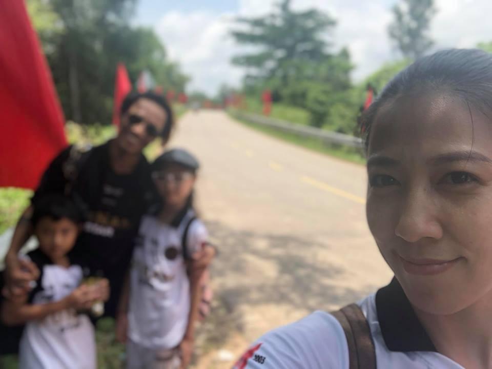 Phạm Anh Khoa và gia đình đi du lịch giữa scandal gạ tình