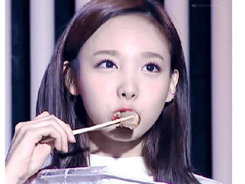 Cách ăn uống nói gì về tính cách, tương lai của một người?