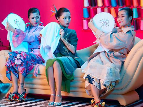 Cạnh tranh Sơn Tùng M-TP, 'Bùa yêu' của Bích Phương không đuối sức