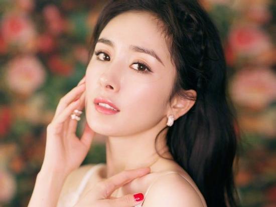 Mặc scandal quỵt tiền, Dương Mịch vẫn đứng top 1 sao Hoa ngữ hot nhất khi cán mốc 80 triệu lượt theo dõi