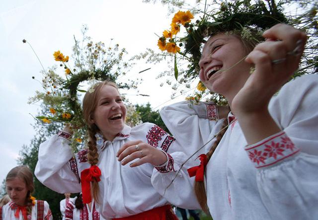Belarus: Thêm một quốc gia khác ở Đông Âu nơi những cô gái độc thân quyến rũ sống ở đó. Tỷ lệ số lượng đàn ông và phụ nữ ở đây một lần nữa không có lợi cho đối tượng cuối.