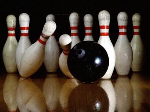 Khi các 'thánh hủy diệt' rủ nhau chơi bowling