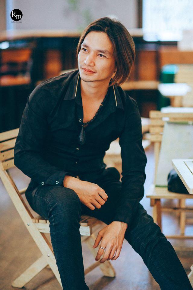 Đầu năm 2018, Lệ Rơi gây chú ý khi xuất hiện với khuôn mặt gần như trở về "nguyên bản" như trước thời điểm phẫu thuật thẩm mỹ khiến nhiều người bất ngờ.