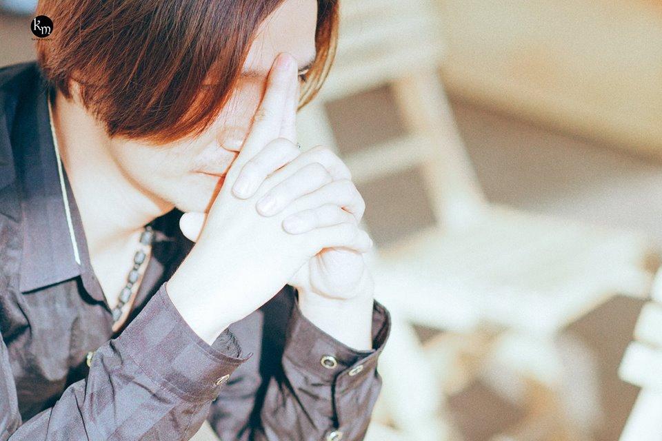 "Khi nhận ra bản thân không hợp tôi sẽ tháo hết. Làm một người bình thường có gì không tốt. Thời gian vừa qua tôi đã vô cùng hối hận khi đánh mất những thứ quý giá. Phẫu thuật thẩm mỹ là một trong những quyết định khiến tôi hối hận. Không quá quan trọng về ngoại hình, với tôi chỉ cần có tâm hồn lạc quan, yêu đời là ổn. Nhìn vào bản thân trong gương ở thời điểm hiện tại, tôi thấy khá hài lòng", Lệ Rơi chia sẻ về ngoại hình của mình.