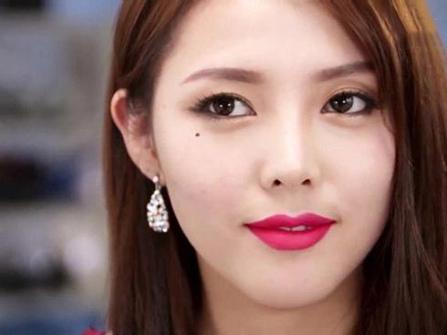 Nốt ruồi đào hoa khiến phụ nữ dù không xinh cũng có cả tá đàn ông theo đuổi