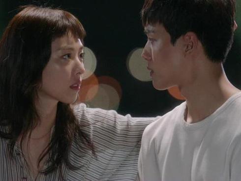 Rủ bạn trai vào nhà nghỉ trú mưa, ngay hôm sau cả xóm đồn tôi… hư hỏng