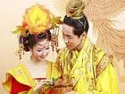 Đám cưới Hoàng đế Trung Hoa: Cô dâu chú rể muốn động phòng phải chờ người cởi quần áo hộ