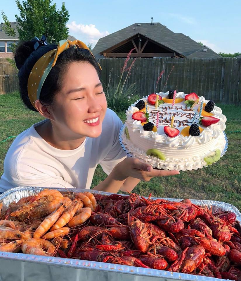 Kiều Trinh chia sẻ khoảnh khắc "ngập mặt trong đồ ăn".