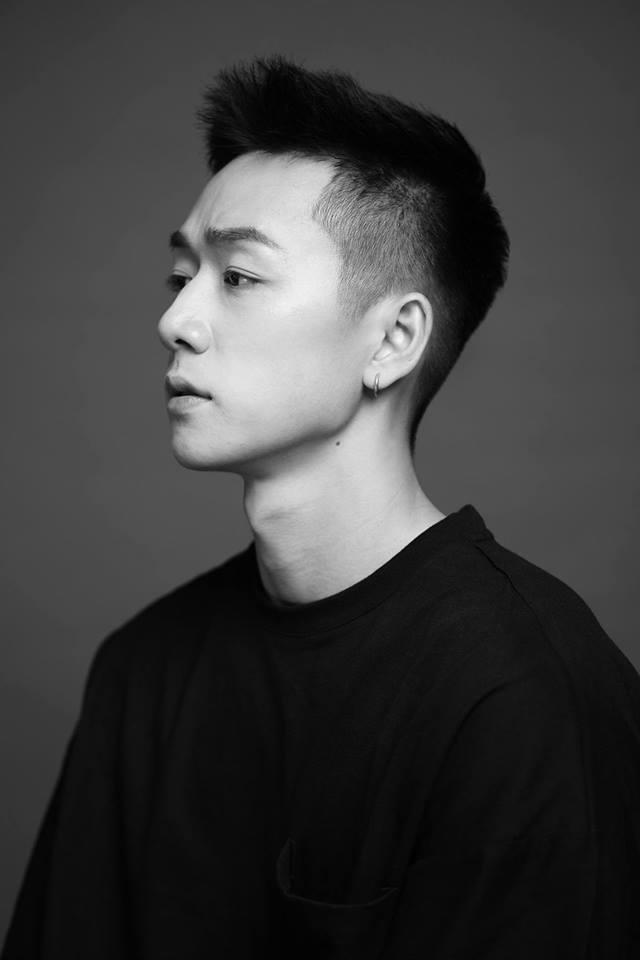 Ba Duy đầy huyền bí khi thay đổi ảnh đại diện Facebook nền màu trắng đen.