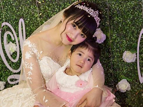 Mẹ nuôi của bé gái suy dinh dưỡng ở Lào Cai đã mang thai, được chồng 'cưng hơn trứng'
