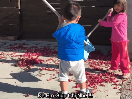 Clip: Những cách giúp đỡ 'đặc biệt' của trẻ nhỏ