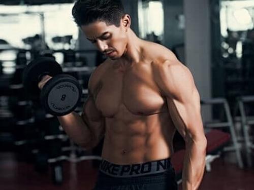 'Đứng tim' với hình ảnh khó tin trong phòng gym