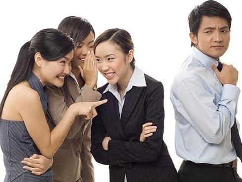 Làm cùng cơ quan, tôi nhục nhã khi vợ hồn nhiên buôn chuyện chồng… yếu sinh lý