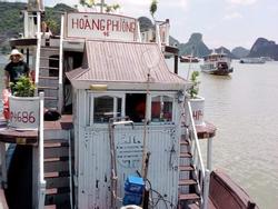 Tàu du lịch 'toilet hỏng, bánh mì mốc': Vịnh Hạ Long bị oan, du lịch Việt Nam bị tai tiếng