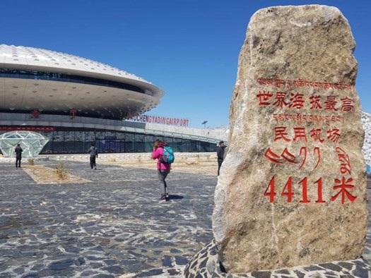 Bên trong sân bay cao nhất thế giới có gì?