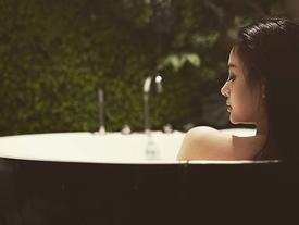 Hot girl - hot boy Việt: Huyền Baby hững hờ khoe ảnh bán nude trong bồn tắm Hot girl - hot boy Việt: Huyền Baby hững hờ khoe ảnh bán nude trong bồn tắm