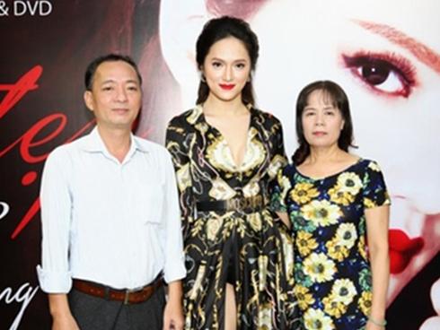 Hương Giang Idol: 'Câu đầu tiên mẹ nói sau khi tôi phẫu thuật là: Sao ngực to thế?'