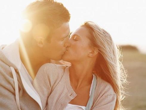 11 dấu hiệu cho thấy chàng đang 'phát điên' vì bạn