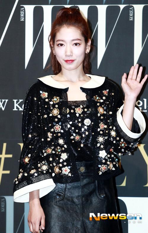 Park Shin Hye với gương mặt trắng bệch.