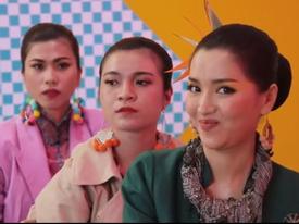 Đằng sau cảnh quay 'so deep' của Bích Phương trong Bùa yêu là loạt khoảnh khắc cực 'lầy lội' Đằng sau cảnh quay 'so deep' của Bích Phương trong Bùa yêu là loạt khoảnh khắc cực 'lầy lội'